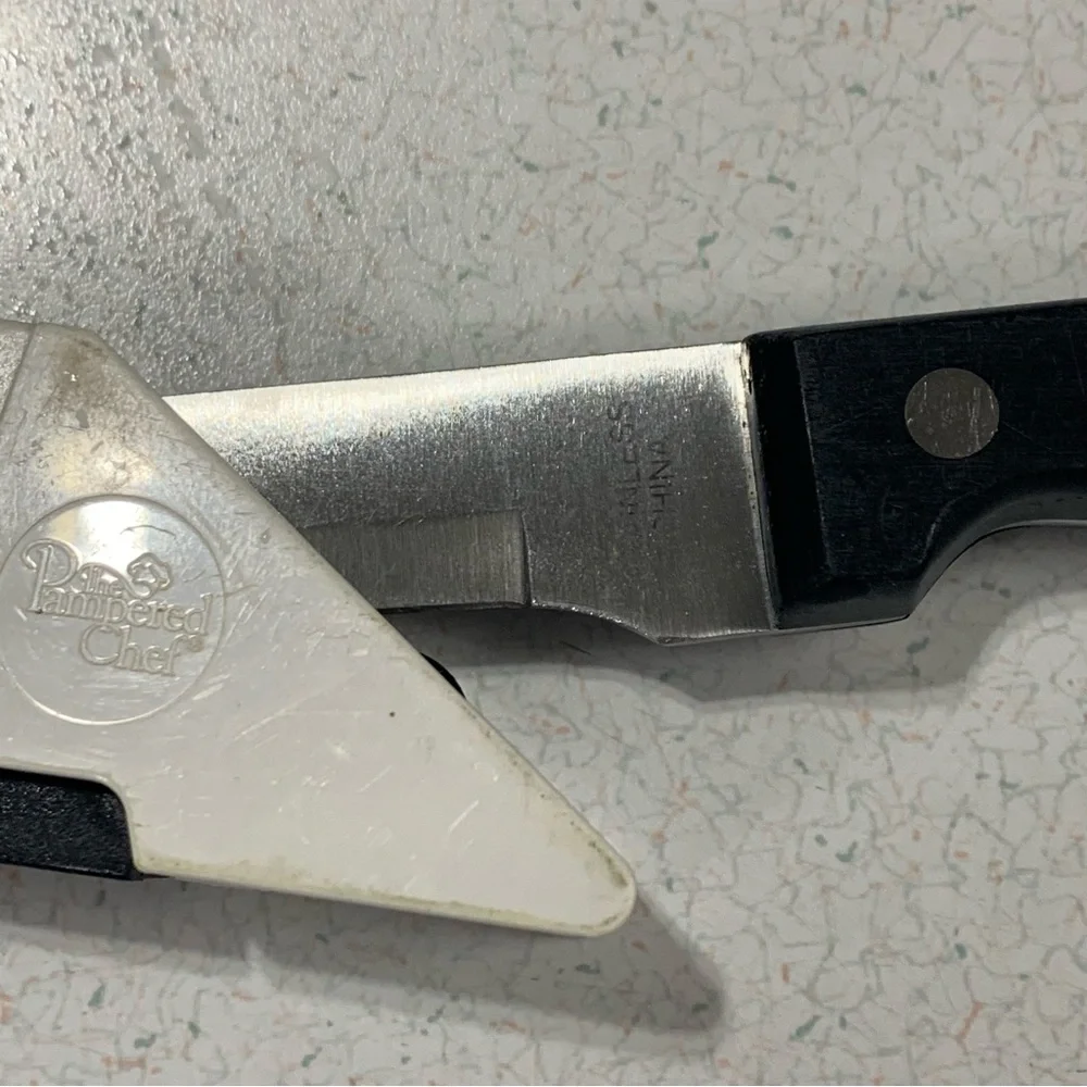 Pampered Chef 6” Chef's Knife with Self Sharpening Case Sheath Retired Item
